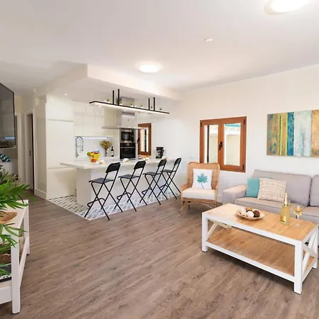 Lobos By לה אוליבה